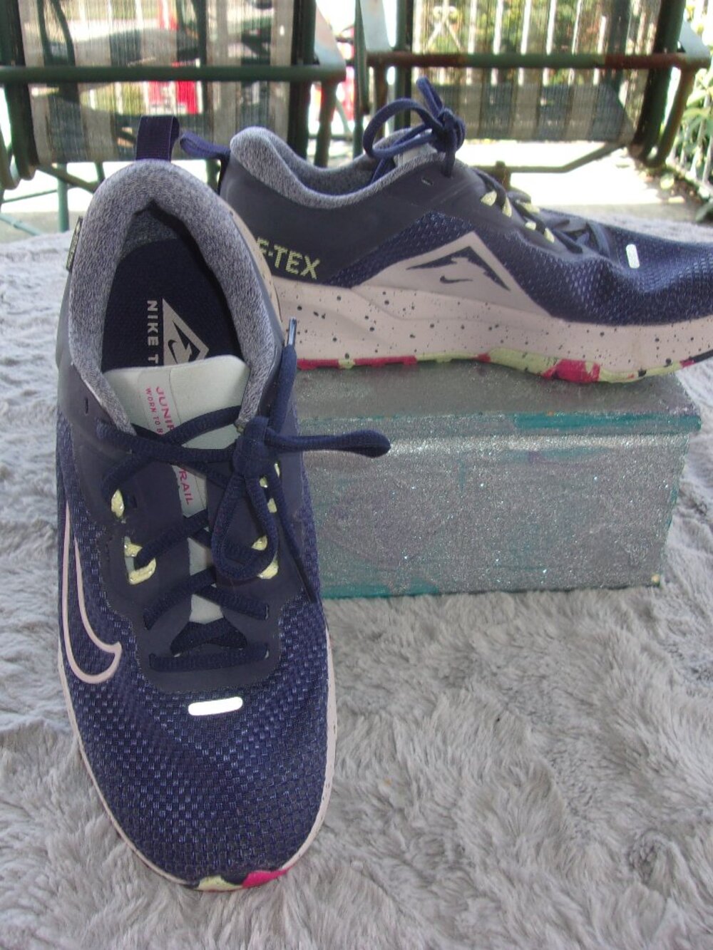 S-243 WOMENS NIKE JUNIPER TRAIL 2 GOR-TEX SNEAKERS